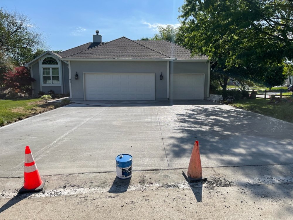 Concrete driveway installation in the Grain Valley, MO area
